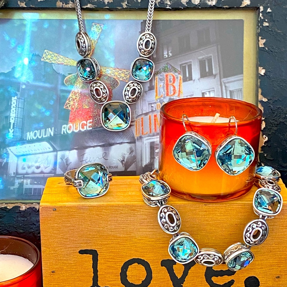 🛍Treat You Time🛍 is your wardrobe, spring ready? Come on in and shop🛍️ - Picture 7 of 16